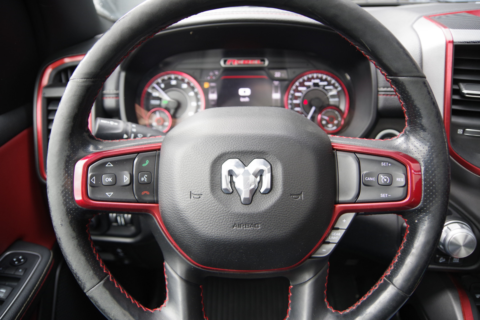 47306923-12.jpg